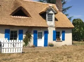 Chaumière avec sa toiture recouverte de chaume !!!