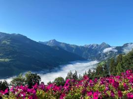 Ferienhaus Zillertal Panorama Blick Balkon Sauna, hotel v destinaci Zellberg