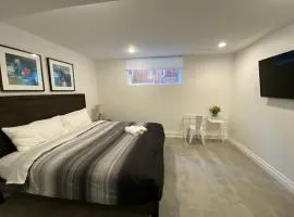 Yorkmills and Bayview !A Spacious and Modern Private Bdr with Shared Bathroom