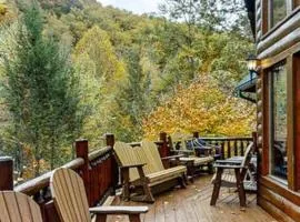 Beautiful 6 bdr cabin with hot tub in the Smokies!