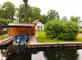 Ferienhaus direkt an der Spree mit Whirlpool und Sauna, cottage a Berlino