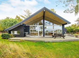 6 person holiday home in Glesborg, casa en Bønnerup