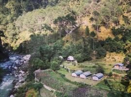 Glamping Tales by the Riverside - Luxury Geodesic Domes & Tents, campeggio di lusso a Bhimtal