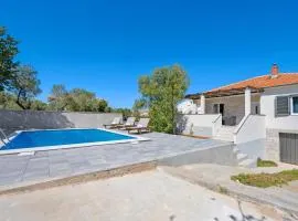 Nice Home In Betina With Wifi, 2 Bedrooms And Outdoor Swimming Pool