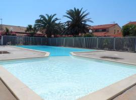 Villa 6p climatisée proche mer piscine equipements nautique, family hotel in Le Barcarès