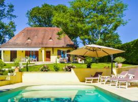 Gorgeous Home In Bassillac-et-auberoche With Outdoor Swimming Pool, cabaña o casa de campo en Le Change