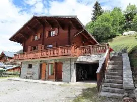 Chalet Familial pour 10 Pers. à Proximité des Pistes et Commerces avec Cheminée et Wifi - FR-1-342-232
