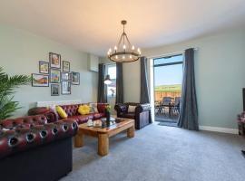 Auckland View - a comfy & spacious 4bed with views, hotel in Coundon