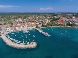 Gorgeous Apartment In Fazana With Kitchen