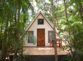 Temple Garden Seaside Cottages, hotel in Palolem