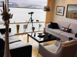 Stylish and relaxing Two bedroom appartment, view over harbour, hotel near Keilir Golf Club, Hafnarfj&ouml;r&eth;ur