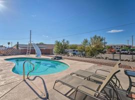1 Mi to Lake Havasu! Home with Heated Pool, hotel en Lake Havasu City