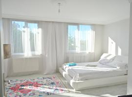 Arnavutköy에 위치한 롯지 Ahmet teacher's villa, 6 minutes from the airport