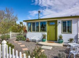 JT Cottage, pet-friendly hotel in Yucca Valley