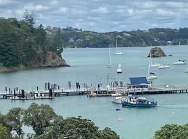 Wharf View, apartamento em Russell