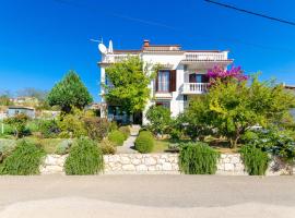 Apartments Ljubica J, hotel in Lopar