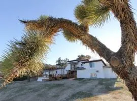 Joshua Tree’s Highland Hideaway Compound