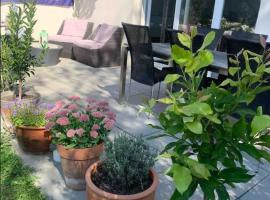 Stylish & Cozy Villa, Sunny Terrace, Games Room, hotel v destinaci Luins