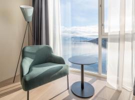Home Hotel Arcticus, hótel í Harstad
