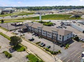 Comfort Inn & Suites St Louis-Hazelwood, hotel u gradu Hejzelvud