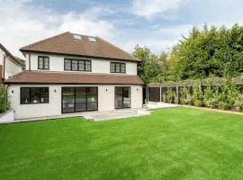 Pass the Keys Luxury 4 Bedroom home with large garden