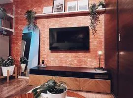 Makati Cosy Home l Couples Families l 500Mbps Wifi