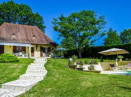 Gorgeous Home In Bassillac-et-auberoche With Outdoor Swimming Pool, feriebolig i Le Change