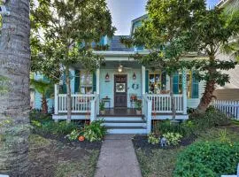 5 Blocks to Beach Coastal Cottage in Galveston!