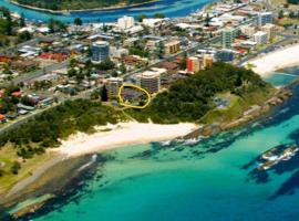 Ocean Crest On Pebbly - Directly opposite the beach!, apartment in Forster