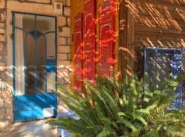 בית האבן העתיק מ-1885 עם מגונית פרטית בחצר