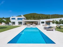 Exquisite Ibiza Villa Can Pegaso Grande Privileged Minimalist Style 16 guests San Juan, hotel in Sant Joan de Labritja