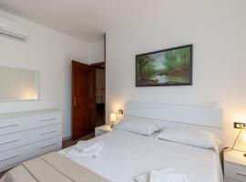 Residence Caravel 25, hotel em Lido di Camaiore