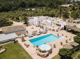 Elegant Restored Luxury 600 year old Farmhouse Las Chumberas 6 Bedrooms Stunning Views Santa Gertrudis, hotel en Santa Gertrudis