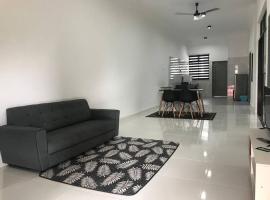 A Comfortable Home (Haura Homestay Kemaman), ξενοδοχείο με γκολφ σε Cukai
