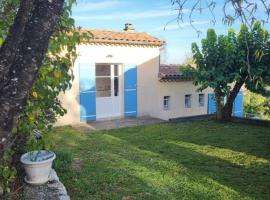 Nid douillet - LES FARGETTES - superbe vue - charmante petite maison avec jardin - 2 pièces à Privas, hotel ieftin din Privas