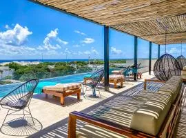 Big Studio at KAAB BY THE BEACH with roof top pool, sauna and Jacuzzi near Paseo del Carmen Mall