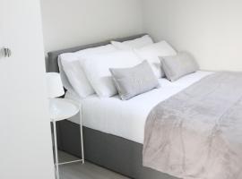 Twelve Thirty Serviced Apartments - 1 Croydon, hotel in South Norwood