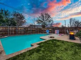Plano getaway - pool and fire pit