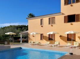 Residence con piscina a Sos Alinos, hotell i Cala Liberotto
