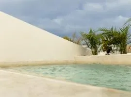 Private pool and rooftop for 3