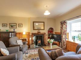 Chapelton Cottage No 2, holiday home in Kirkcudbright