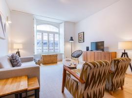 Modern Rustic Flat in Santos by LovelyStay