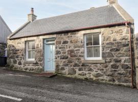 2 Seafield Place, cheap hotel in Portsoy