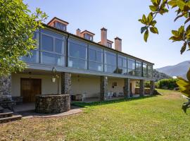 La Casona de Alesga, Asturias-Fresnedo: Fresnedo şehrinde bir otoparklı otel