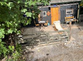 Remarkable Boultons Barn with hot tub, apartment in Newton Abbot