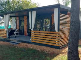 SAK Mobile Home Privlaka، فندق في بريفلاكا