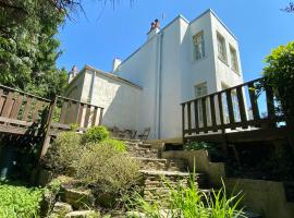 Ingledene a Spacious Family House, hotel with parking in Bournemouth