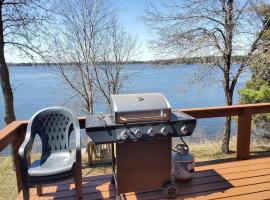 Sanctuary at Norway Lake - Includes Pontoon Boat, hotel a Pine River