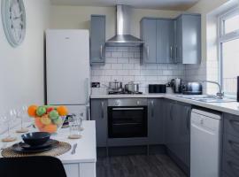 Victoria Cottage, hotel near Hilton Park Services M6, Cannock