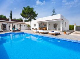 Villa in Ibiza Town with private pool, sleeps 10，聖若法爾薩克魯的飯店